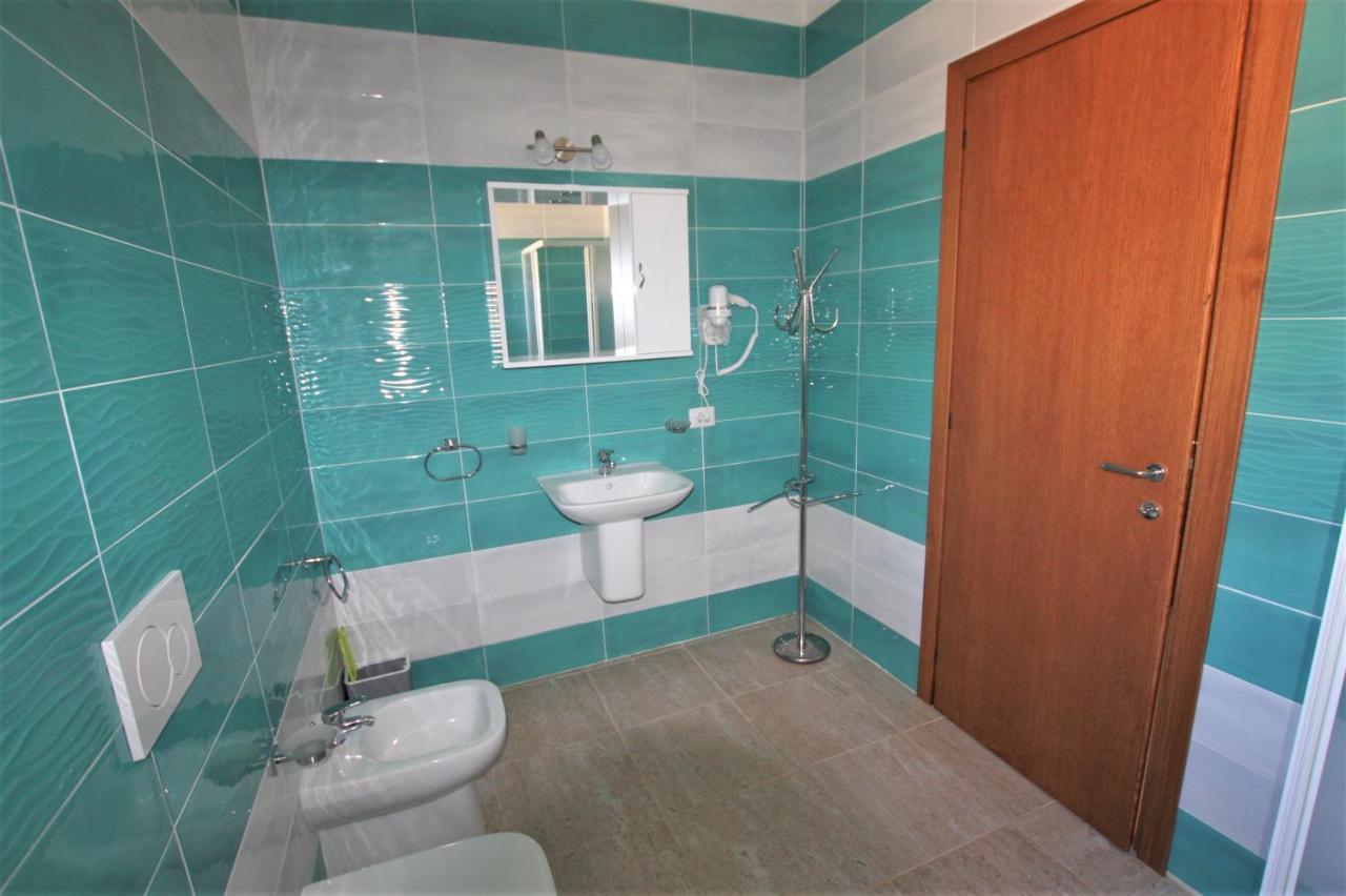 Sardinia Home Rent Badesi 4 - 5 - 6 Bagian luar foto