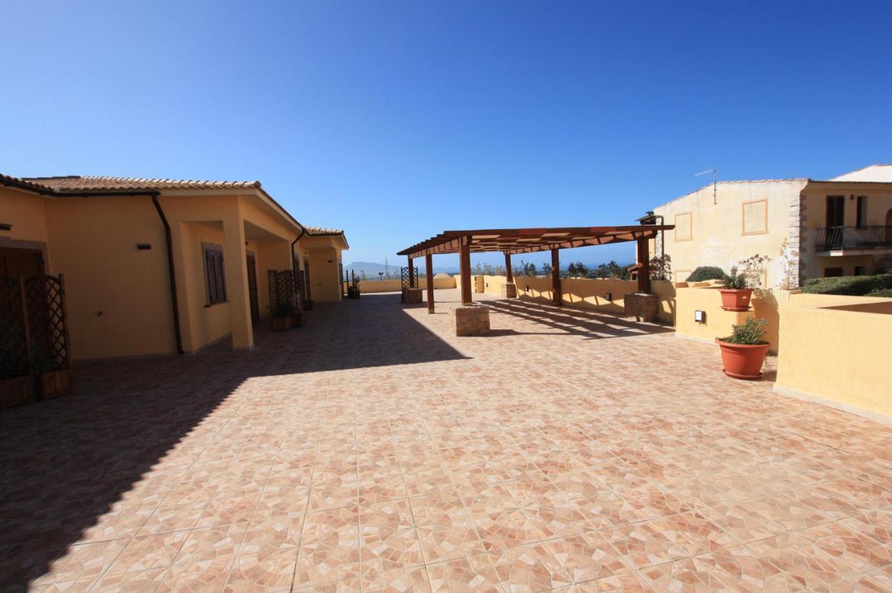 Sardinia Home Rent Badesi 4 - 5 - 6 Bagian luar foto