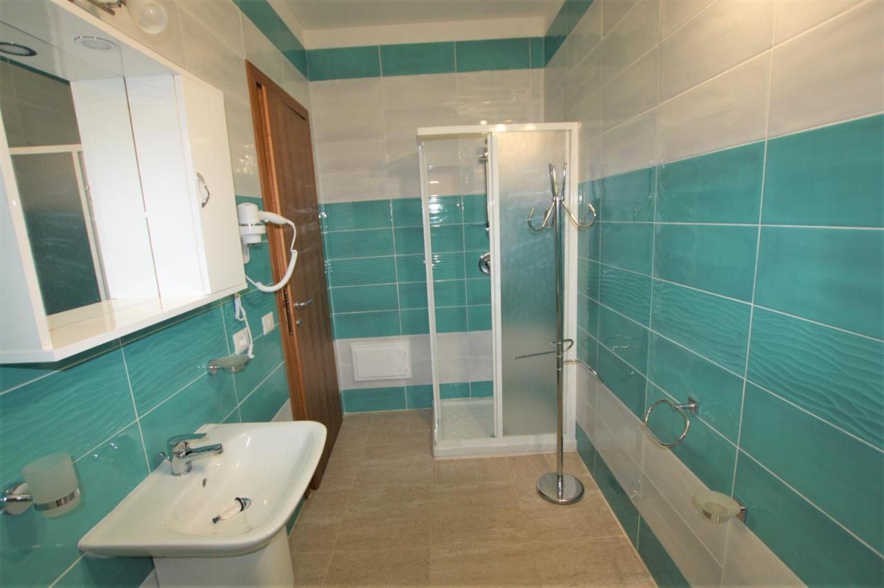 Sardinia Home Rent Badesi 4 - 5 - 6 Bagian luar foto